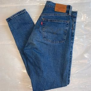 Levi’s 501 Skinny Jeans Size 27. Medium Wash